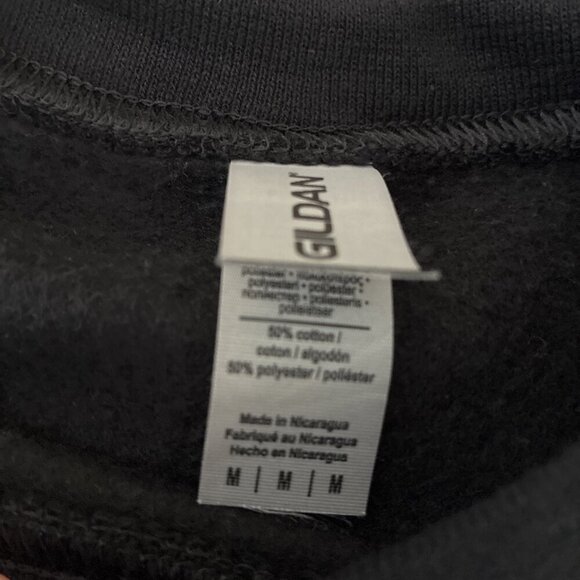 Gildan Blac Merry Swift-Mas Christmas Swiftie Sweatshirt Womens Size M (XM6) - Picture 3 of 5